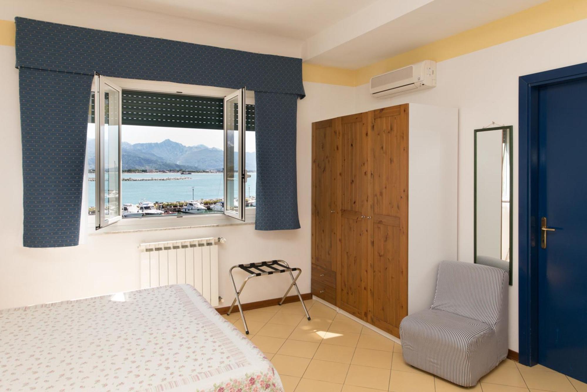 Hotel Sette Archi Bocca di Magra الغرفة الصورة